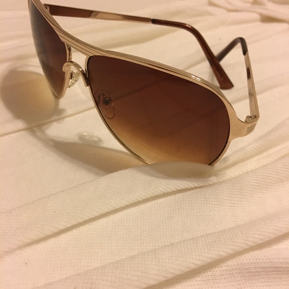 Sunglasses Lot - Picture 5 of 8